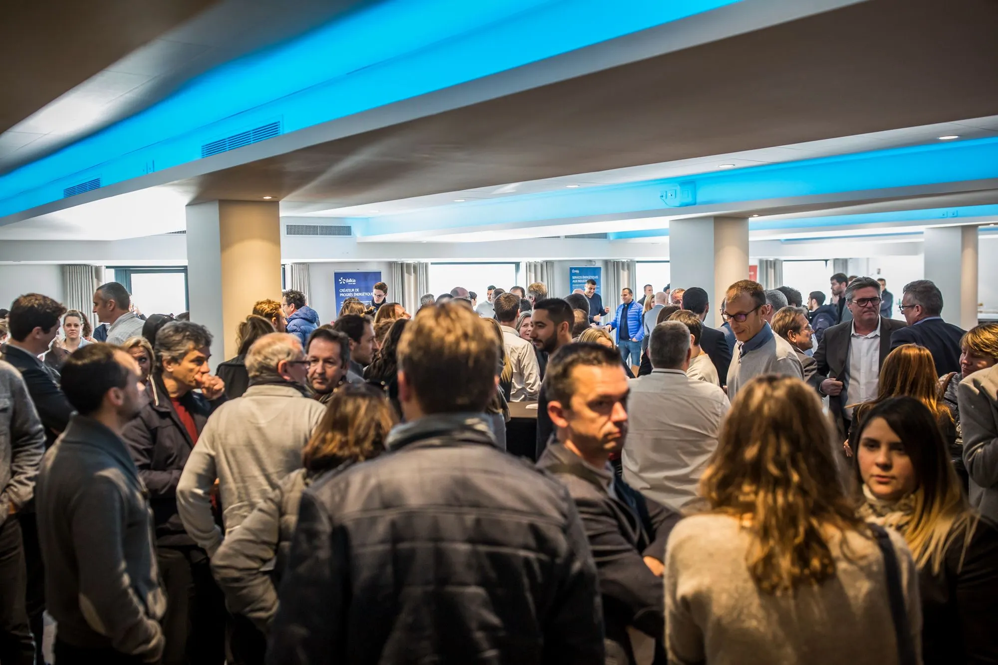 Foule de collaborateurs réunis pour la cérémonie